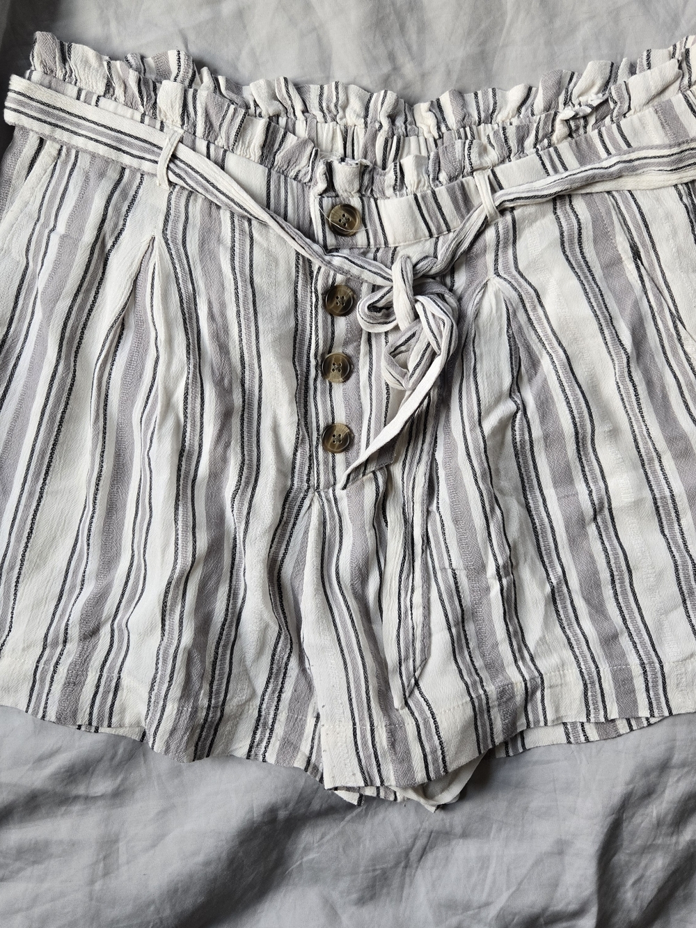 American Eagle Outfitters Striped Paperbag Waist Shorts Ruffle Size XL